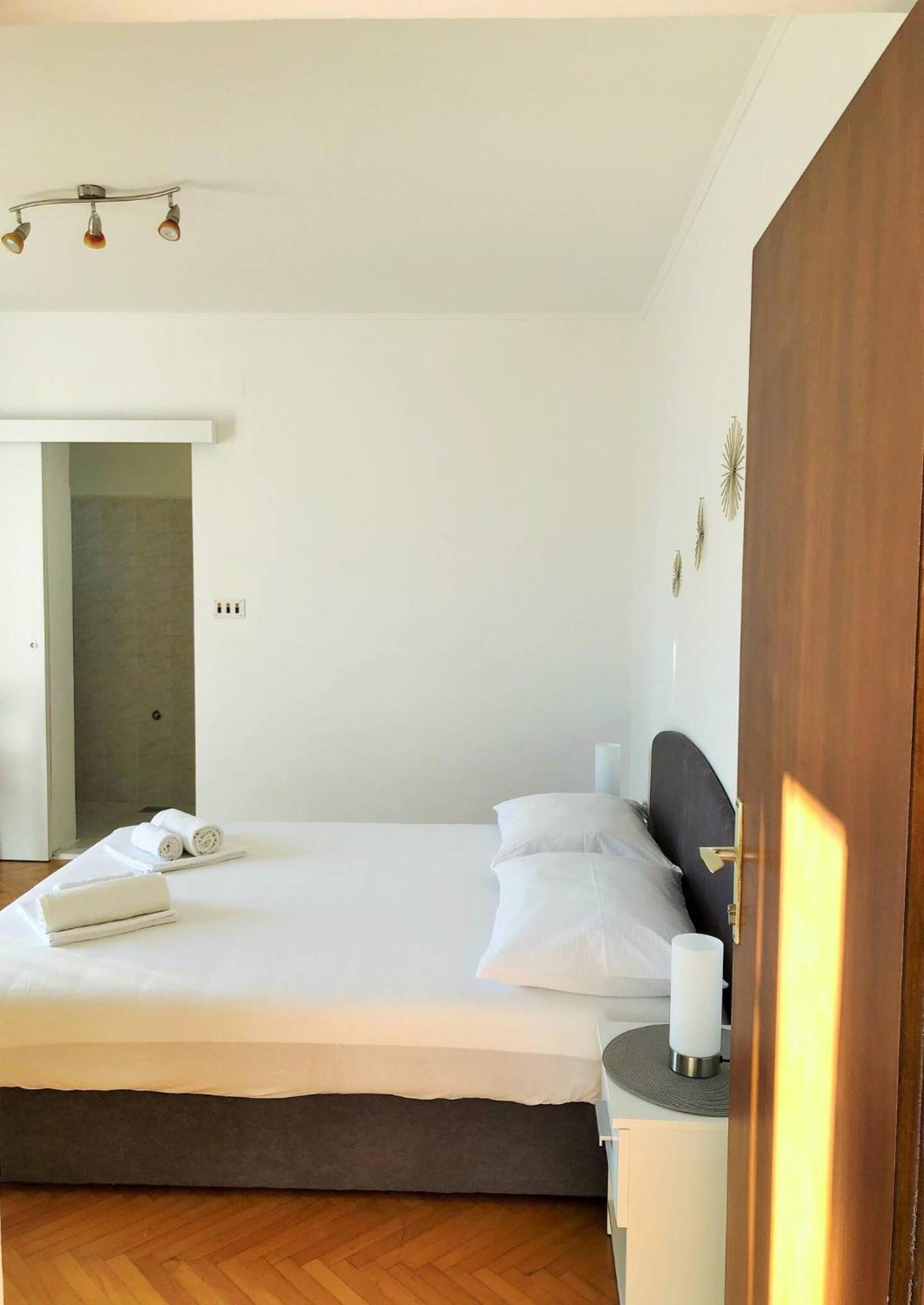 Apartment With A Parking Space - 22168 Makarska