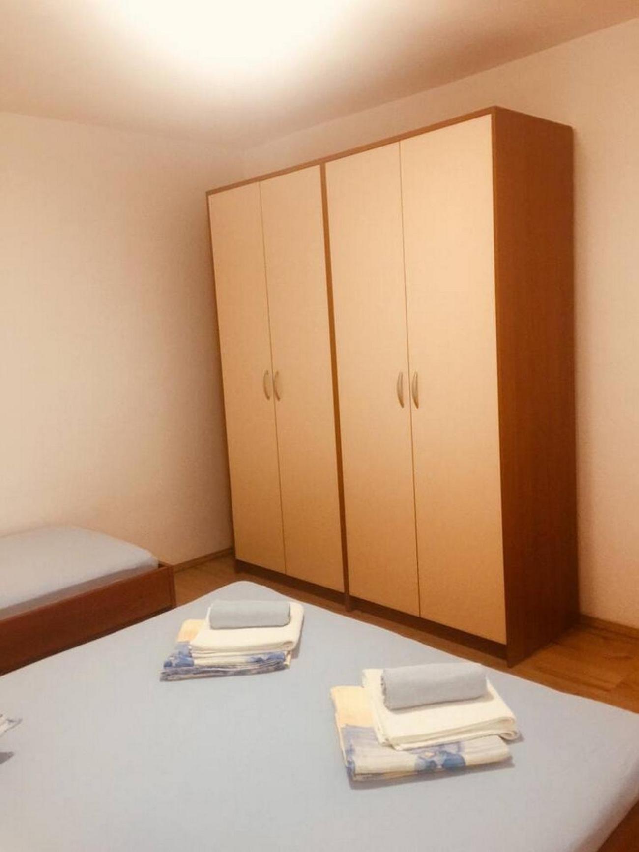 Apartment With A Parking Space - 22168 Makarska