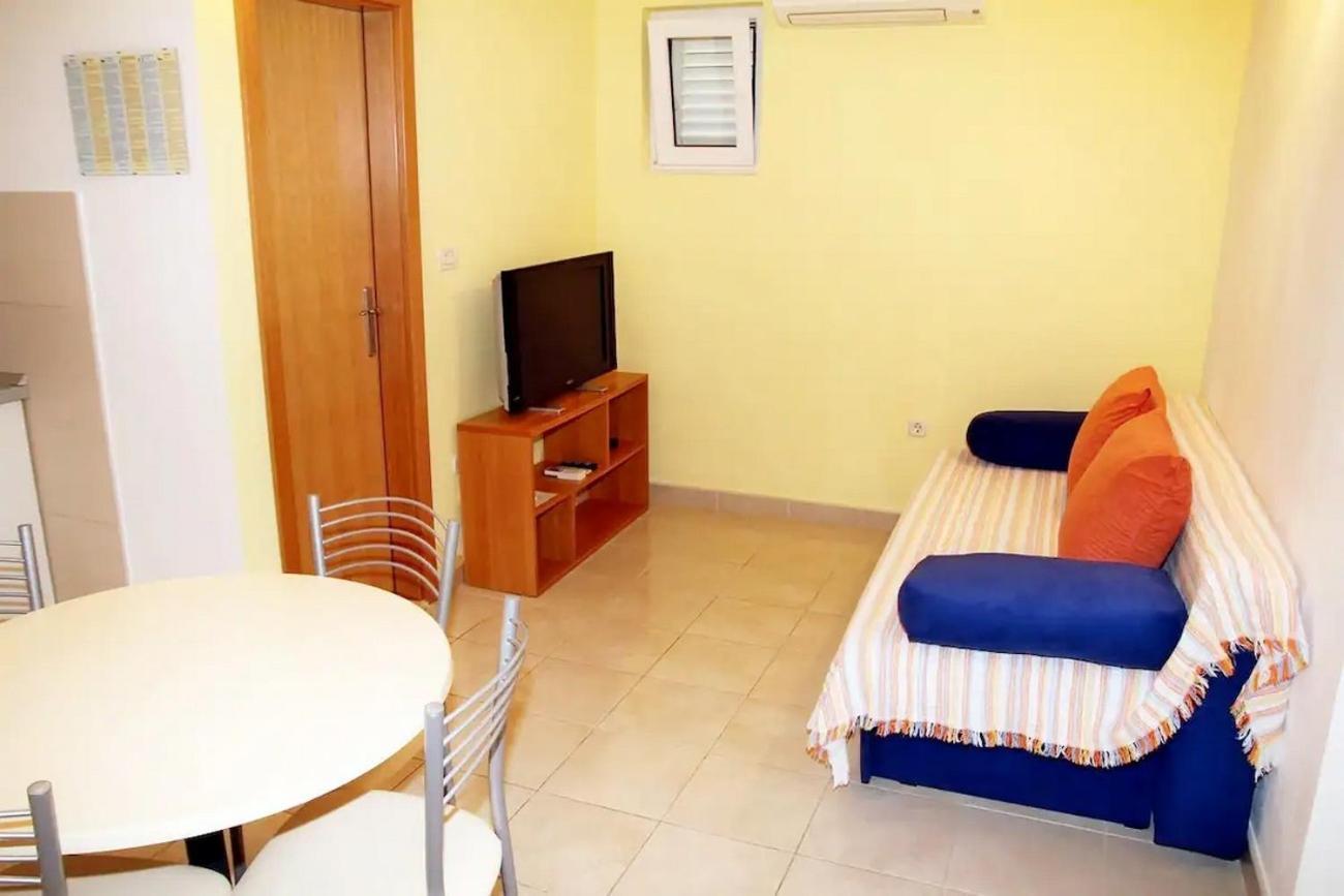 With A Parking Space - 22168 Apartment Makarska