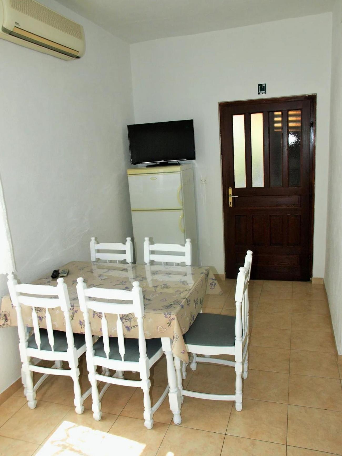 With A Parking Space - 22168 Makarska